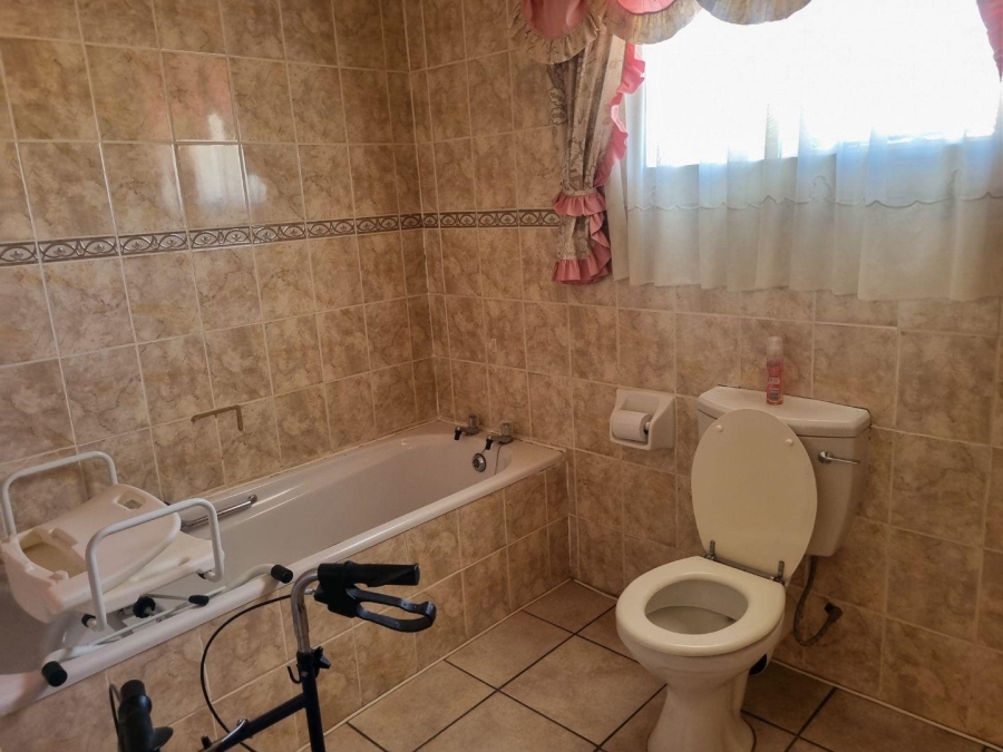 4 Bedroom Property for Sale in Paul Roux Free State
